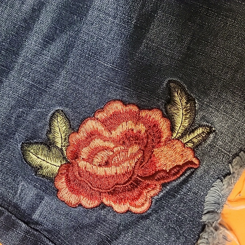 a.n.a Denim Shorts with Red Rose Embroidery Size 10 - Picture 4 of 7